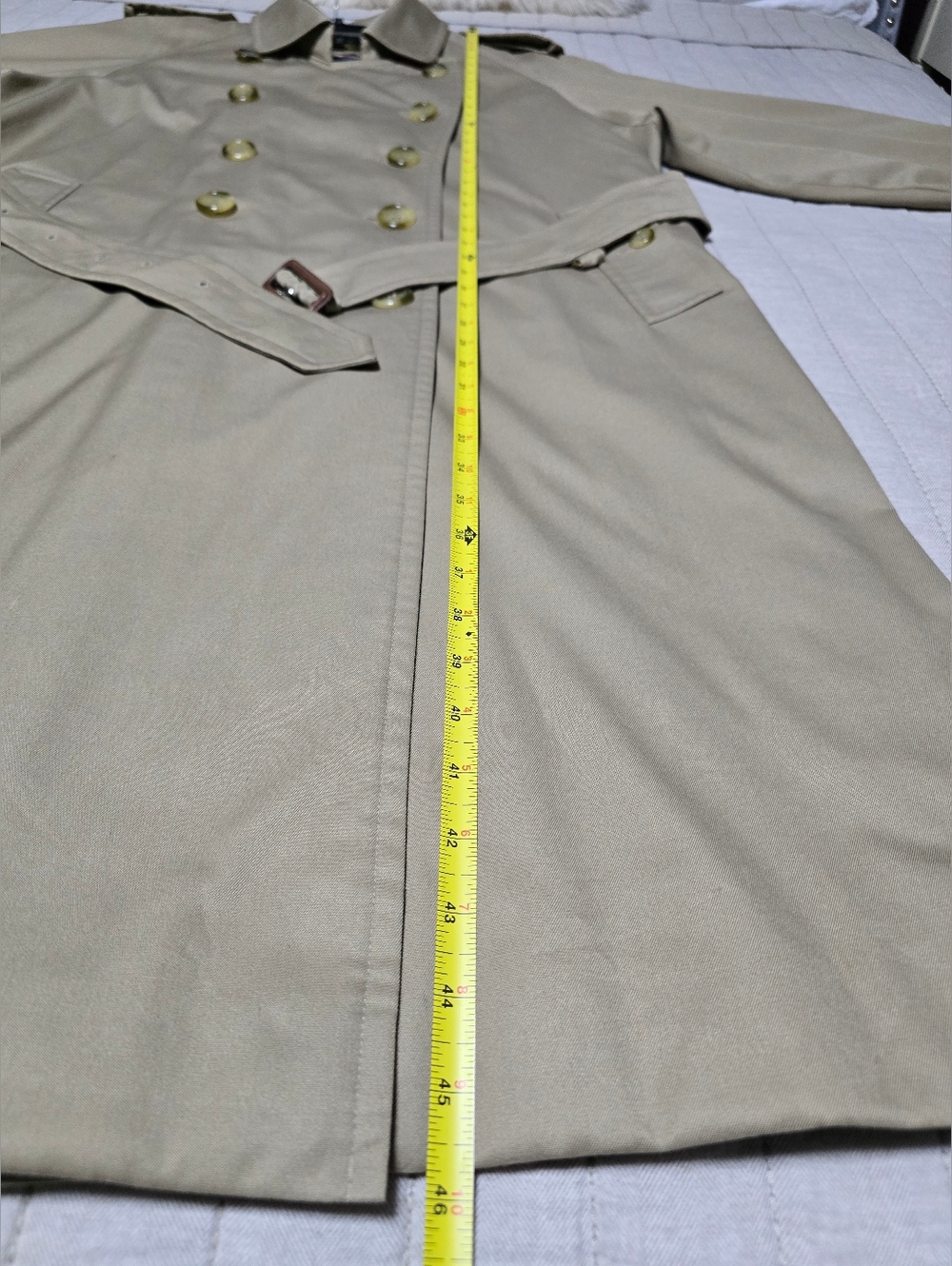 Burberry Classic Beige Double-Breasted Trench Coat with Check Lining - Picture 8 of 12